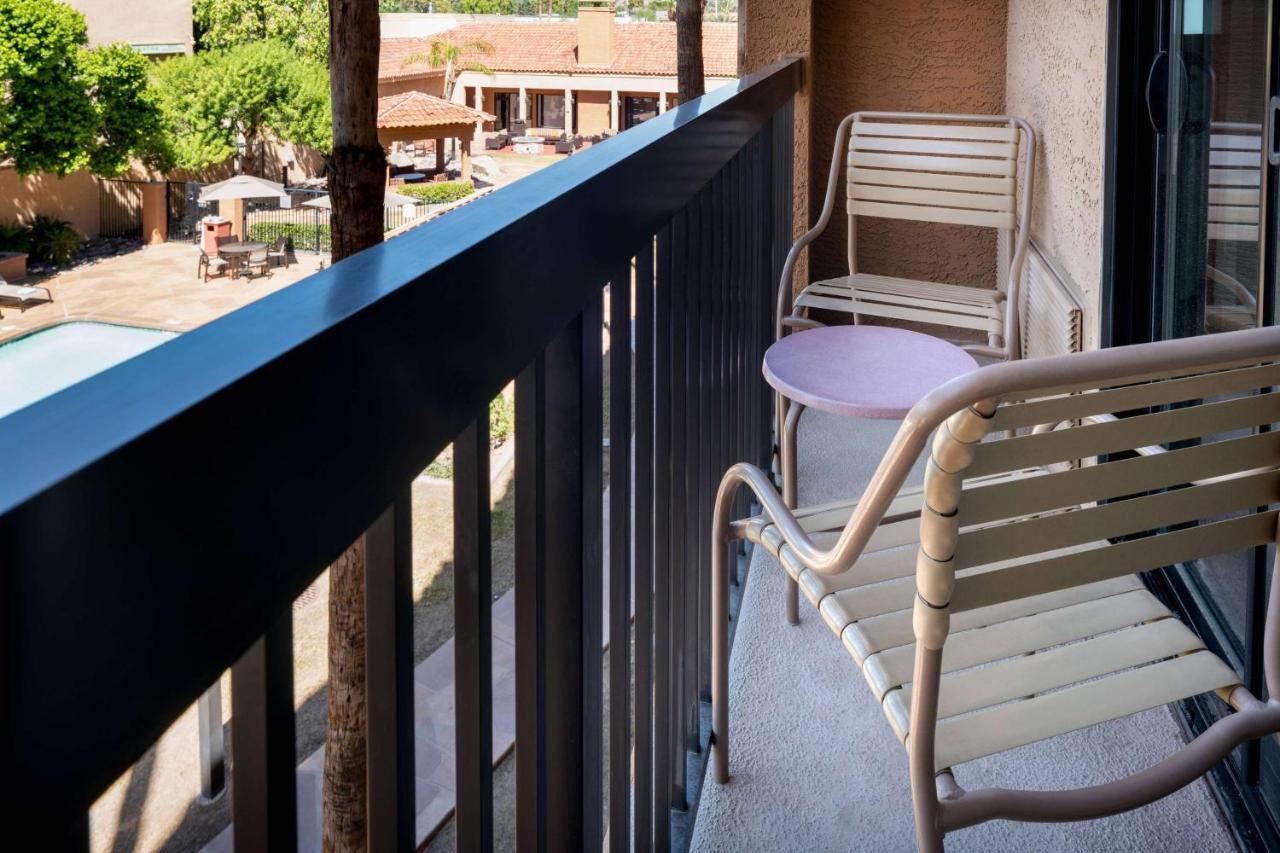 Deluxe Two Doubles with Balcony/Patio