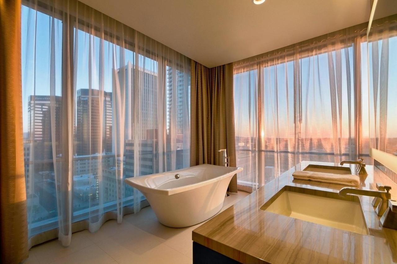 One-Bedroom Suite, Club level, Executive Suite, 1 King,1371377978:JPEG