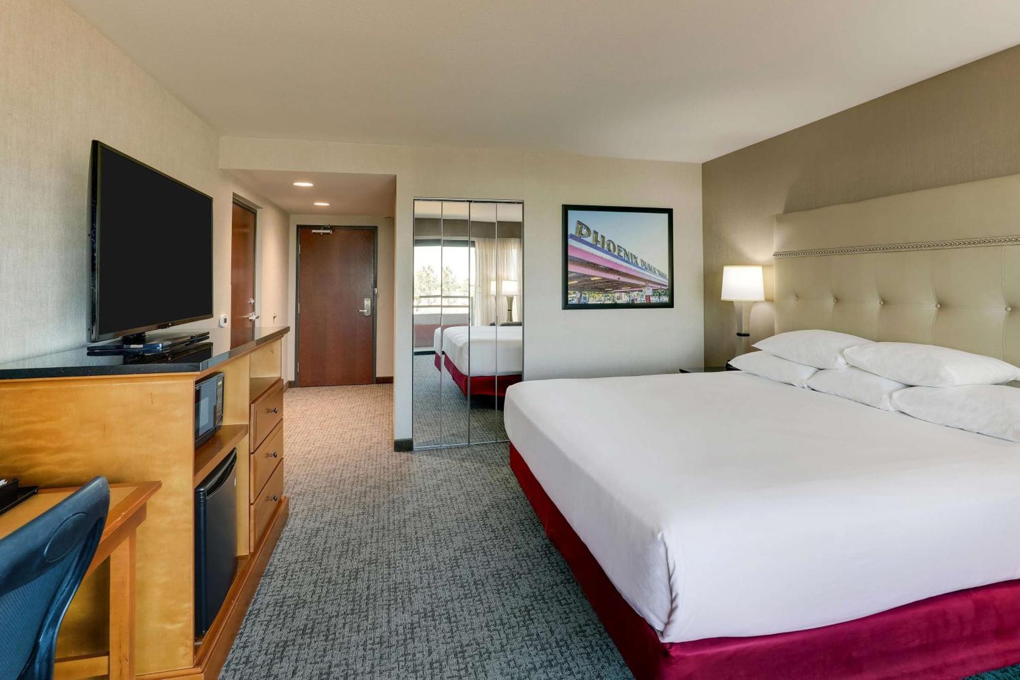 Deluxe King Room with Terrace View - Non-Smoking