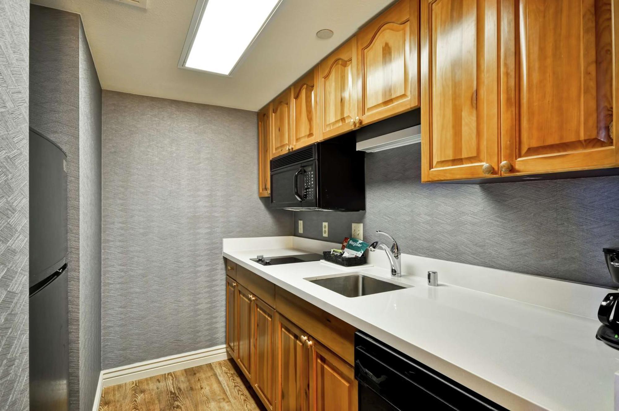 One-Bedroom King Suite - Non-Smoking