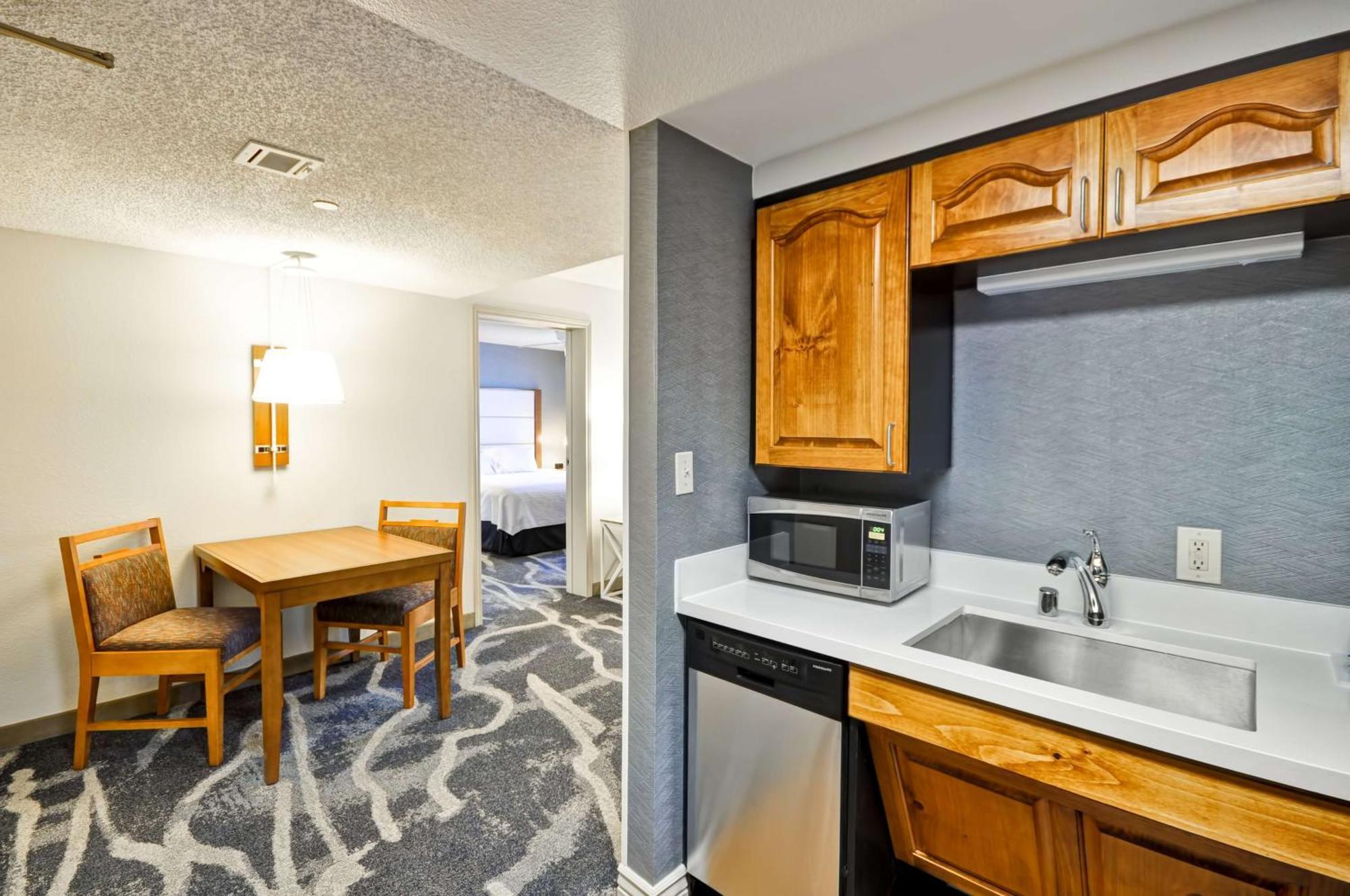 Two-Bedroom Suite with One King And Two Double Beds - Non-Smoking