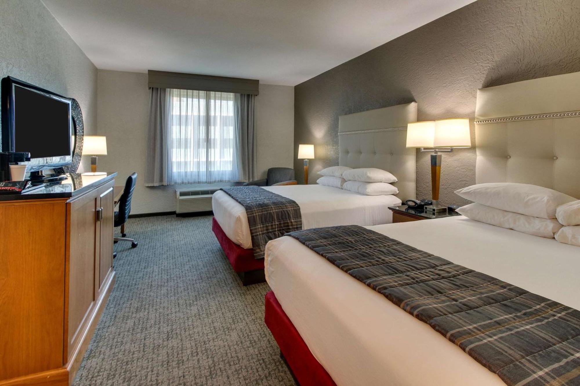 Deluxe Queen Room with Two Queen Beds,1618837356:JPEG