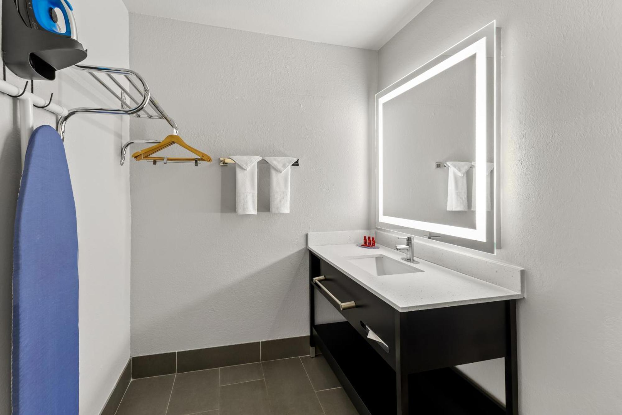 King Room with One King Bed and Roll-In Shower - Mobility Accessible/Non-Smoking