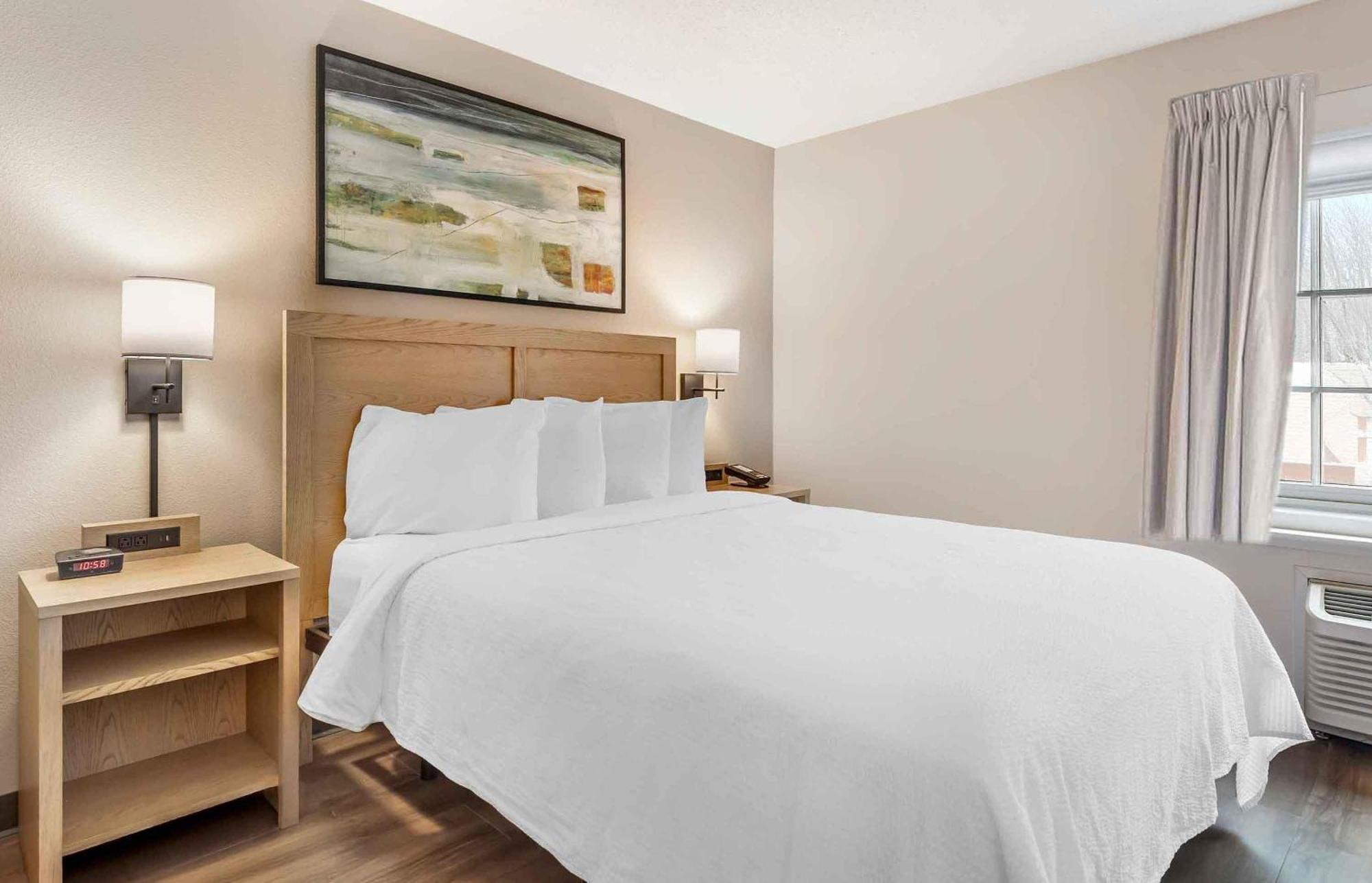 Premium Deluxe Studio 1 Queen Bed Non-Smoking,1682944853:JPEG