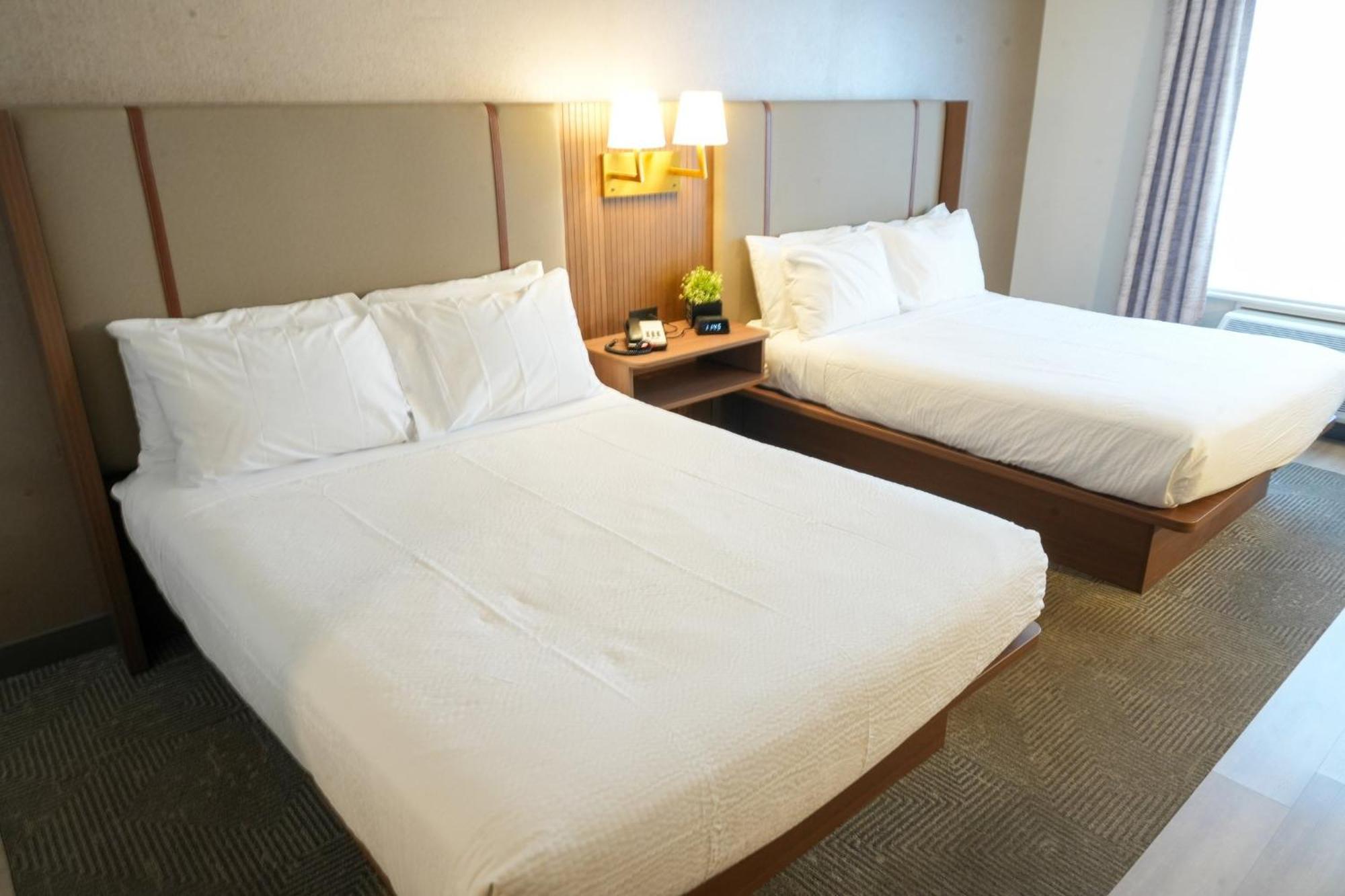 Standard Queen Room with Two Queen Beds - Communications and Mobility Accessible