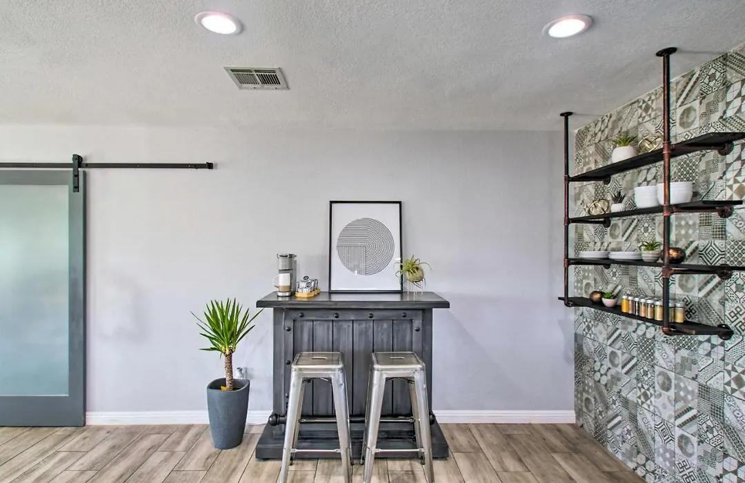 Charming Phoenix Home With Patio About 3 Miles To Dtwn!-1