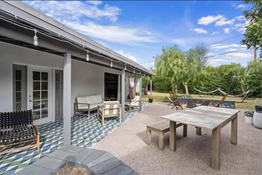 Mid-Century Stunner // Large Yard And Patio For Indoor/Outdoor Living-1