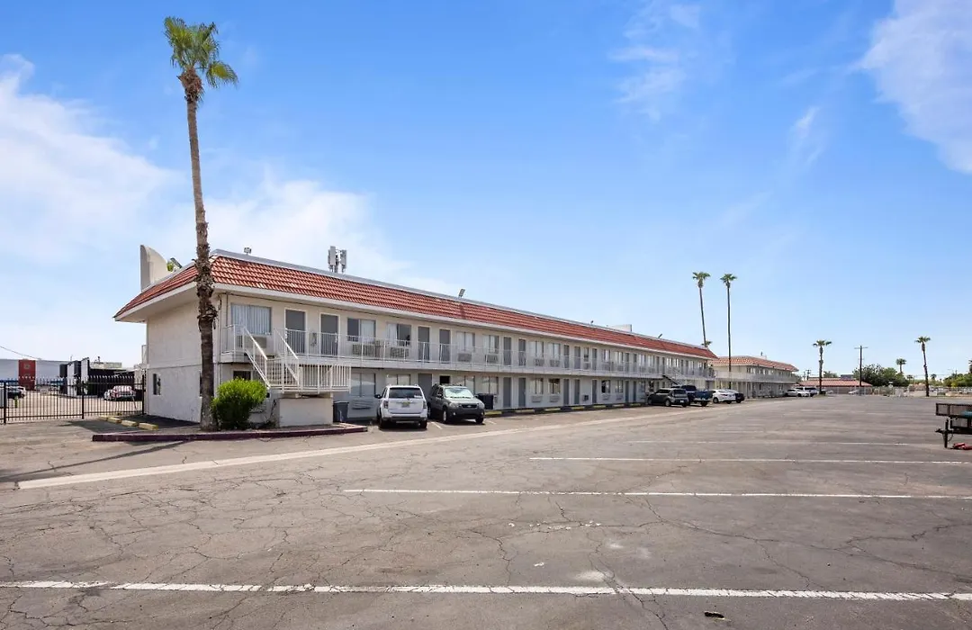 Super 8 By Wyndham Phoenix West-1