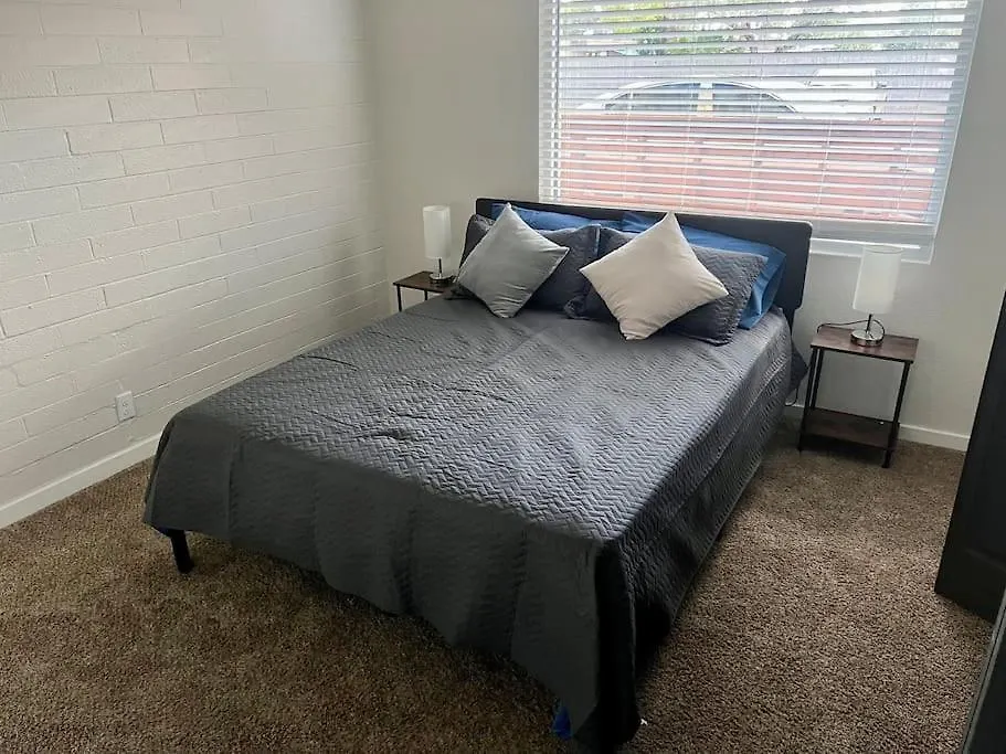 Lovely 2 Bedroom Apt: Long-Term Stay Near Downtown-1