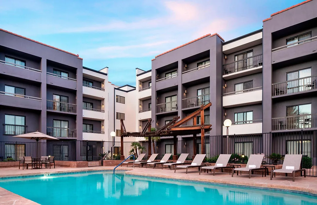Courtyard By Marriott Phoenix Airport-1