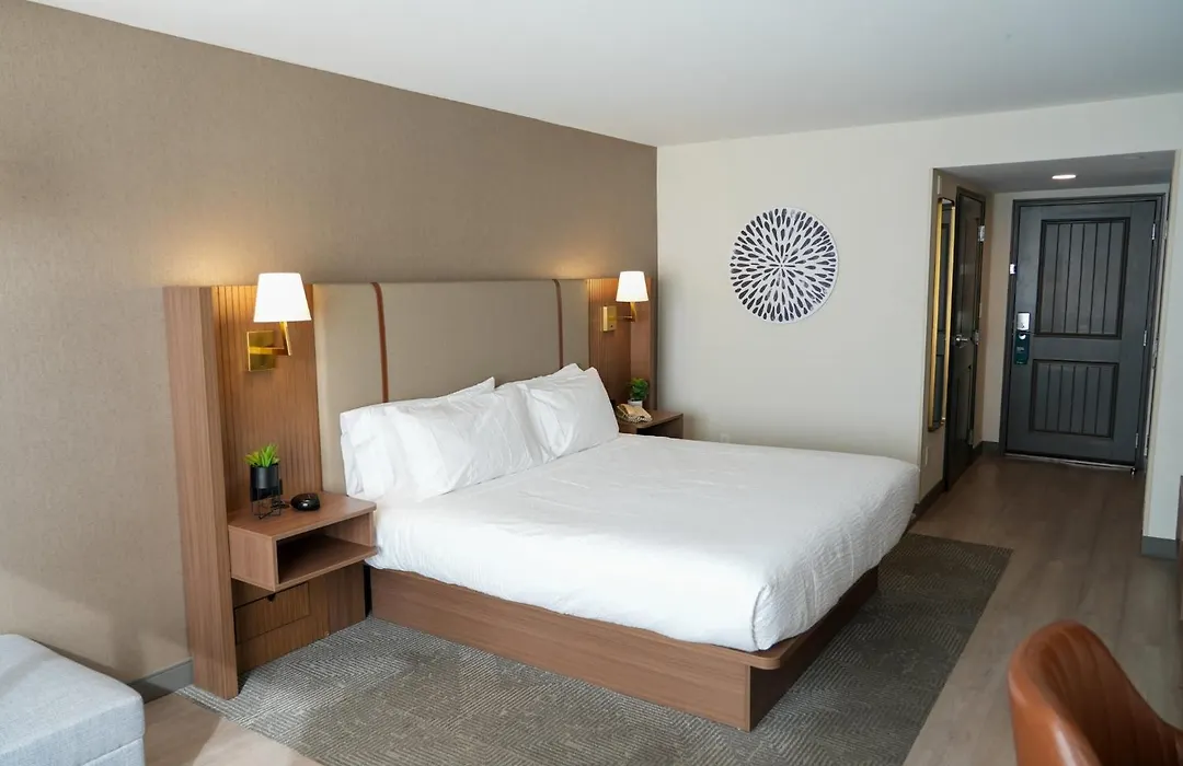 Holiday Inn & Suites Phoenix Airport By Ihg-1
