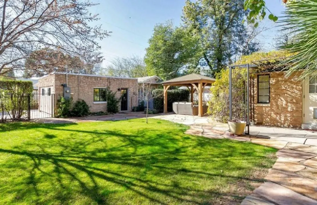 Best Little Guesthouse In Melrose! New Listing!-1