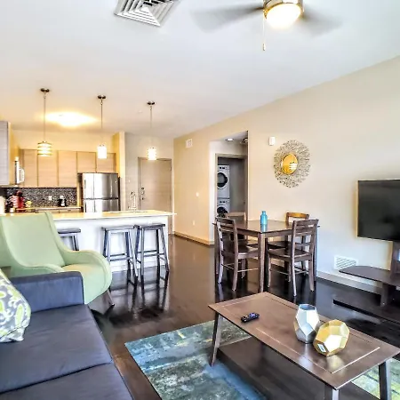Modern Urban Apartments│On Roosevelt Row│Local Eat & Drink-3