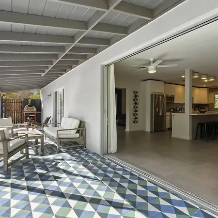 Mid-Century Stunner // Large Yard And Patio For Indoor/Outdoor Living-3
