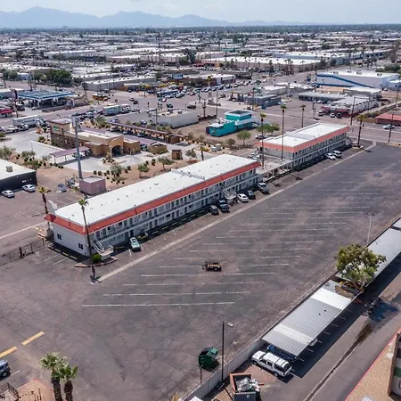 Super 8 By Wyndham Phoenix West-3