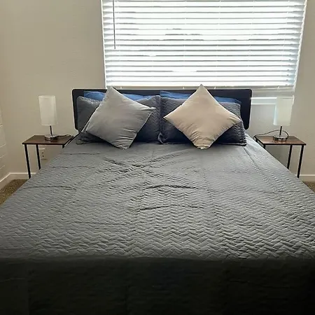Lovely 2 Bedroom Apt: Long-Term Stay Near Downtown-2