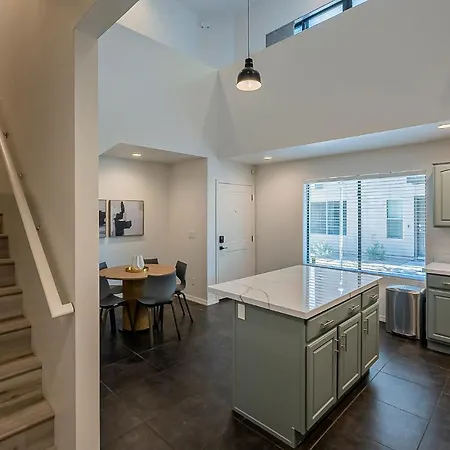 Modern 3 Bed - 3 Bath Townhouse W/ Rooftop Deck-3