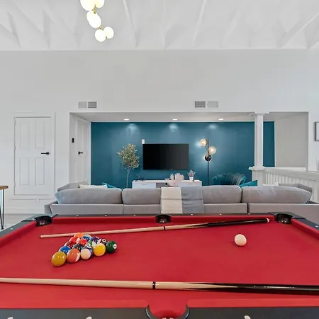 Peaceful Phoenix Getaway - Central Location, Family-Friendly & Pool Table!-3