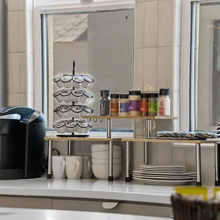 Stylish Getaway Central Location-3