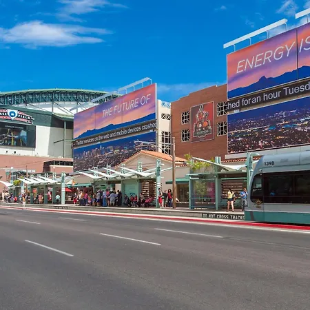 Holiday Inn And Suites Phoenix Airport North By Ihg-3