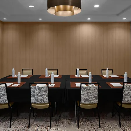 Embassy Suites By Hilton Phoenix Biltmore-3