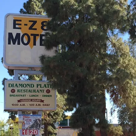 Ez 8 Motel Airporter-3