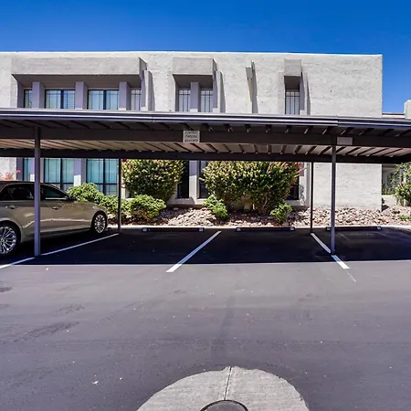 Sleek Phoenix Condo: Walk To Biltmore Fashion Park-2