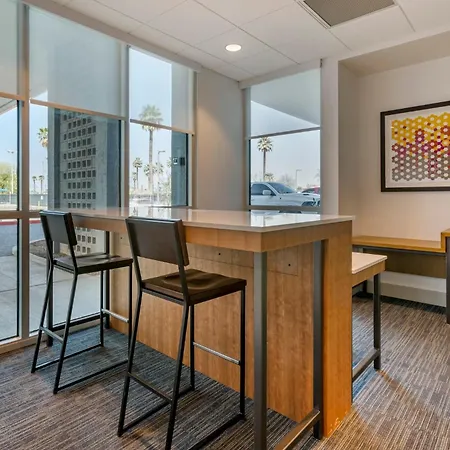 Holiday Inn Express & Suites - Phoenix Dwtn - State Capitol By Ihg-3